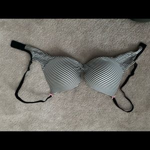 Victoria’s Secret bra D32